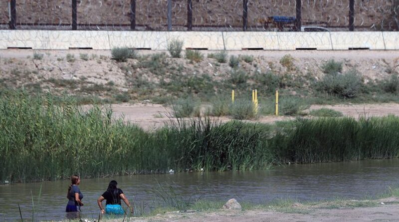 Texas ofrece a Trump unas 500 hectáreas para un centro de deportación de migrantes