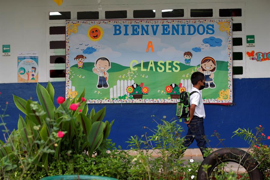 Solo la mitad de los niños latinoamericanos ha vuelto a las aulas, dice  Unicef – La Verdad Panamá